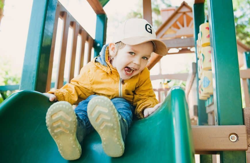 Outdoor Play Equipment to Keep the Kids Occupied